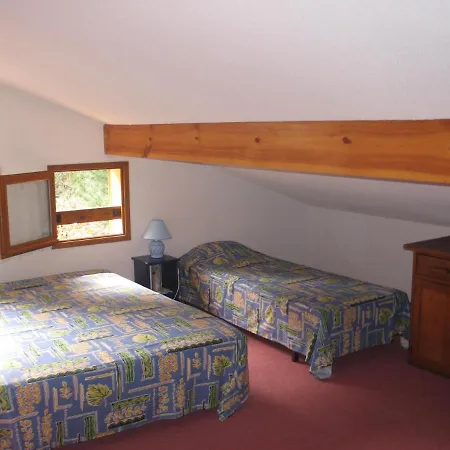 Prázdninový dům Maison Jumelee Dans Avec Piscine - 13701 *