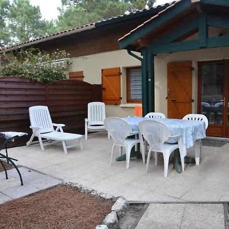 Maison Jumelee Dans Avec Piscine - 13701 *